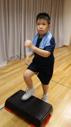 Fabian grooving to the latest pop music and confidently working towards good cardiovascular strength