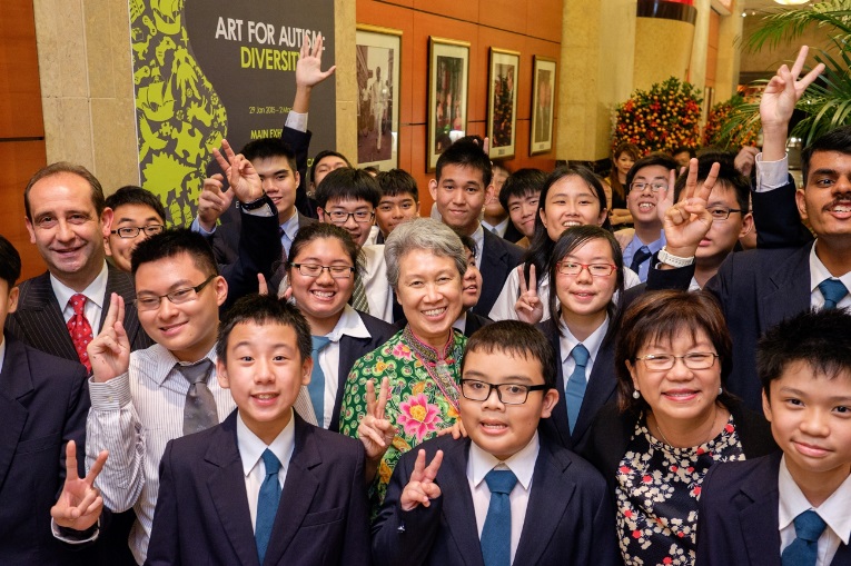 A group picture with Ms Ho Ching, ARC President Ms Denise Phua and Fullerton Hotel management